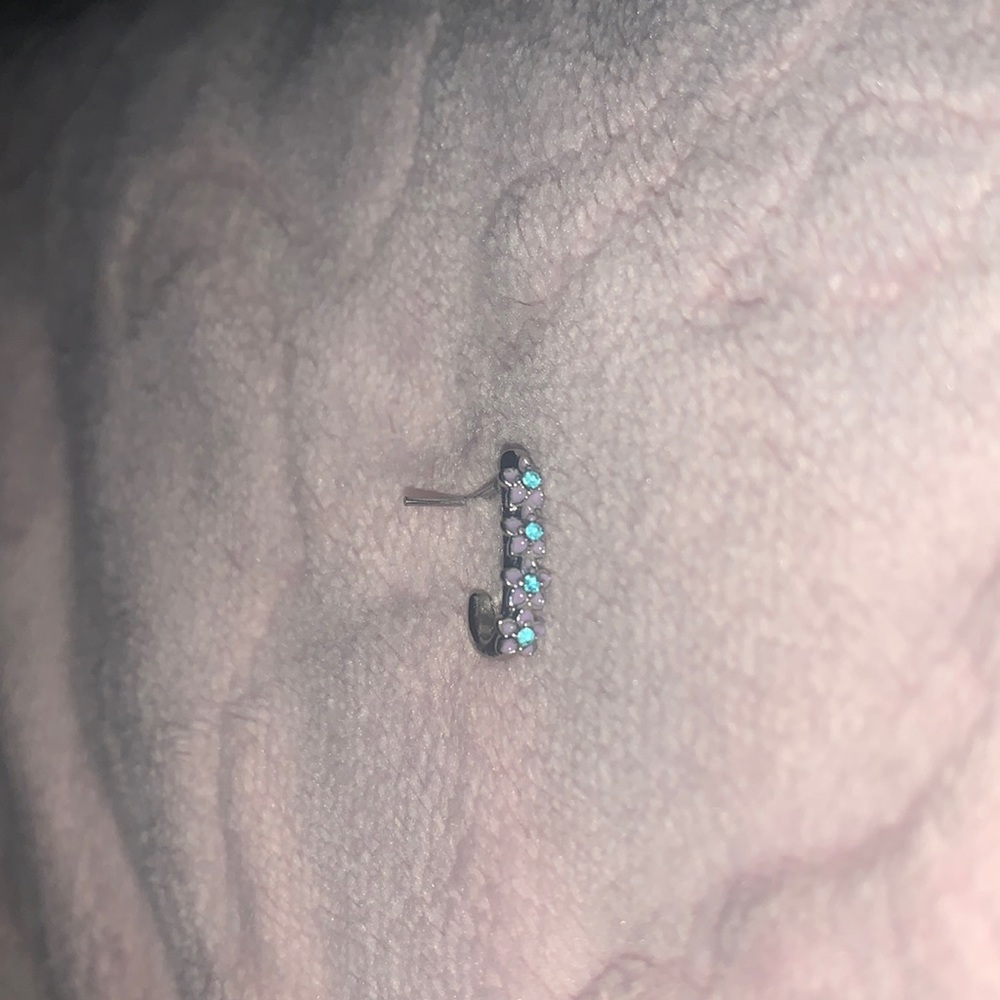 Bodycandy flower nose piercing